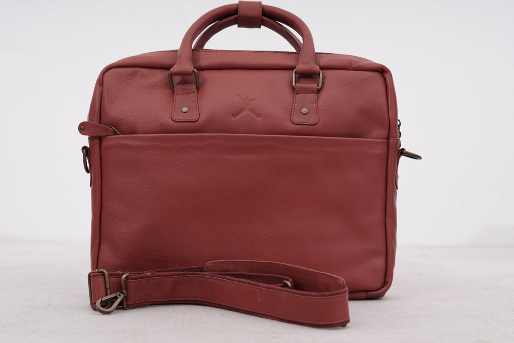 LOT NO. LB-156: THE EXPORT OVERSTOCK MESSENGER