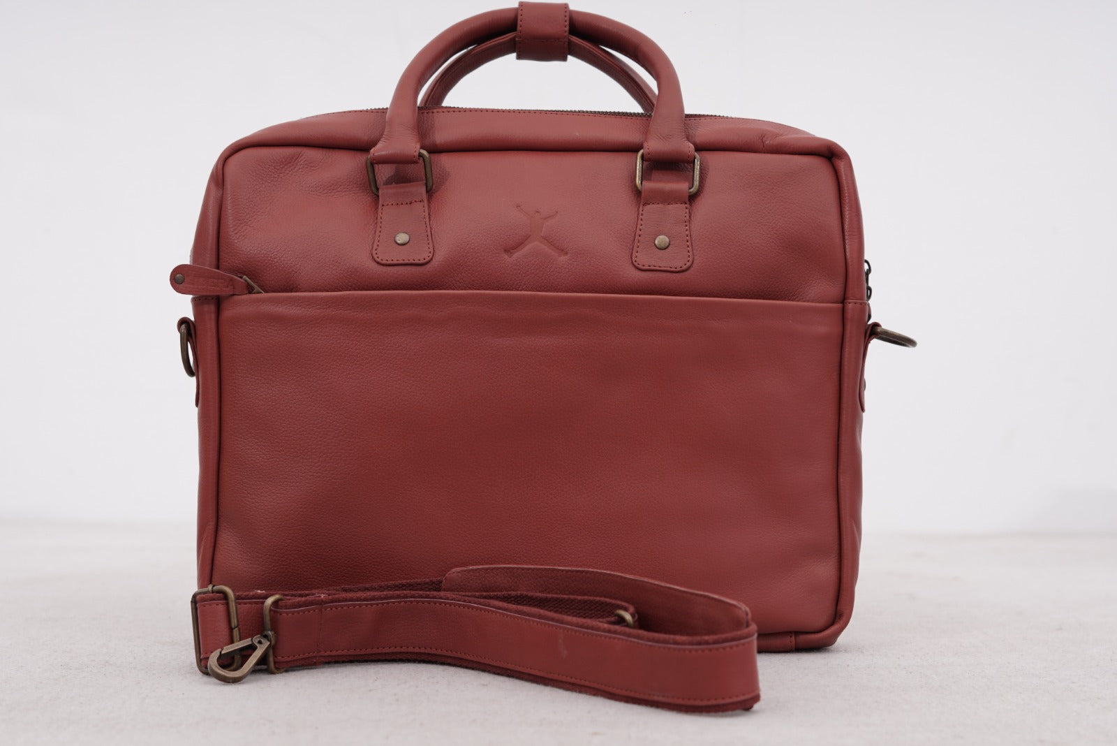 LOT NO. LB-156: THE EXPORT OVERSTOCK MESSENGER