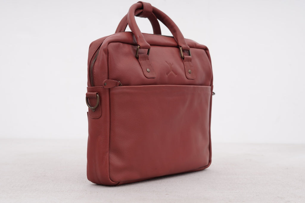 LOT NO. LB-156: THE EXPORT OVERSTOCK MESSENGER