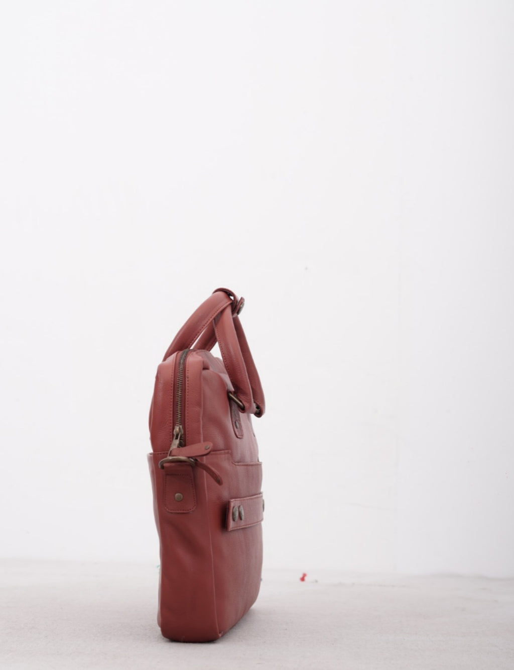 LOT NO. LB-156: THE EXPORT OVERSTOCK MESSENGER