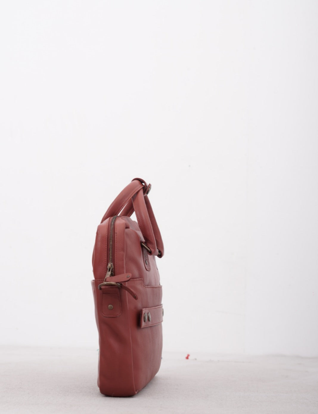 LOT NO. LB-156: THE EXPORT OVERSTOCK MESSENGER