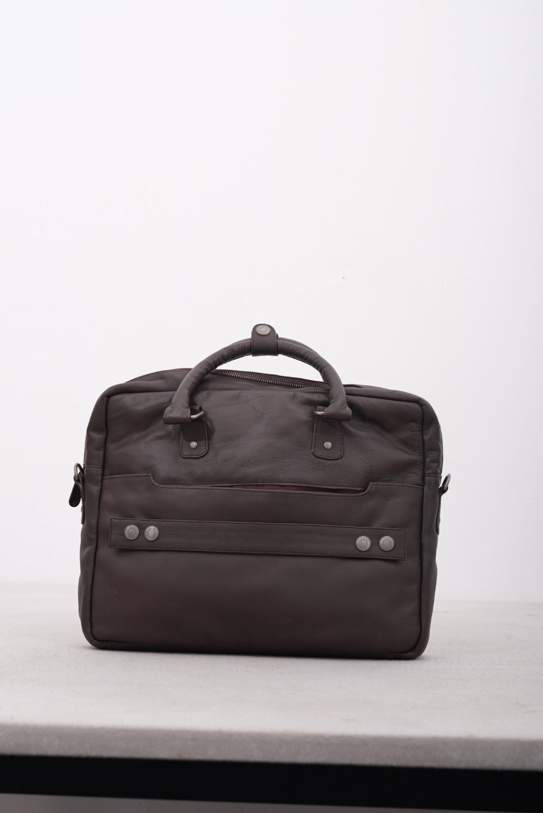 LOT NO. LB-156: THE EXPORT OVERSTOCK MESSENGER