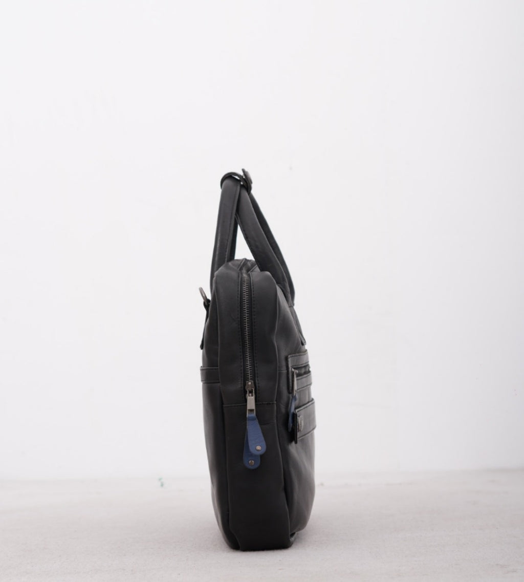 LOT NO. CB-077: VERTICAL LEATHER CROSSBODY