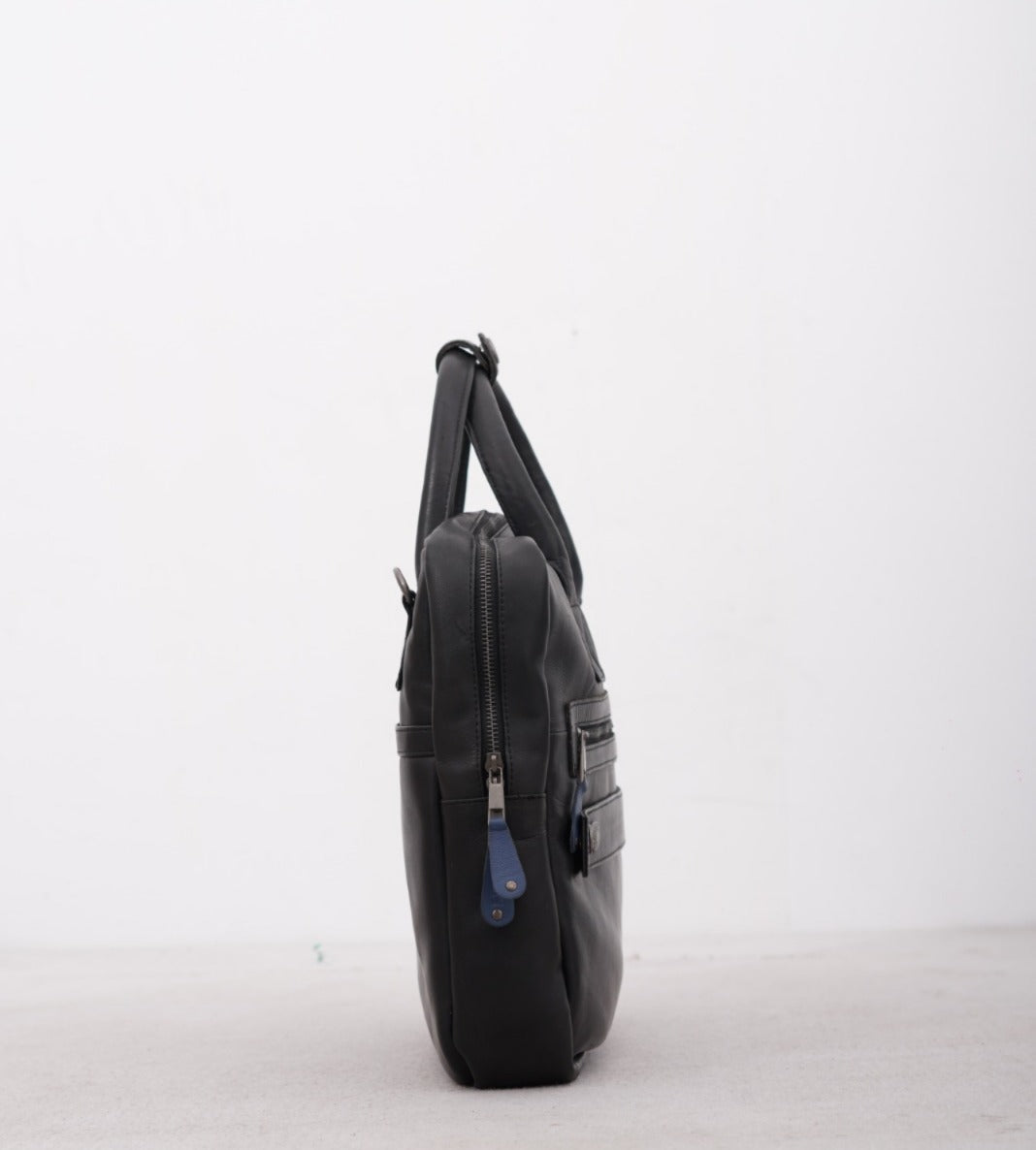 LOT NO. CB-077: VERTICAL LEATHER CROSSBODY