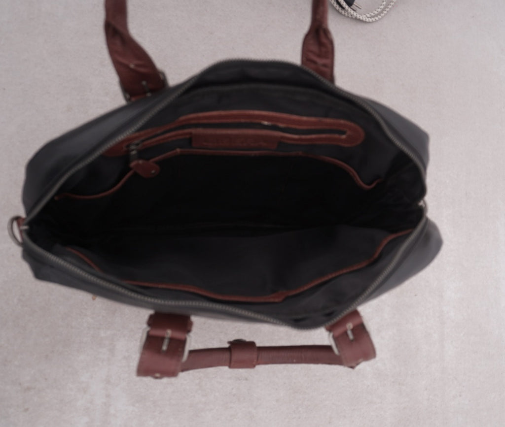 LOT NO. LS-092: GRAINED LEATHER TECH FOLIO