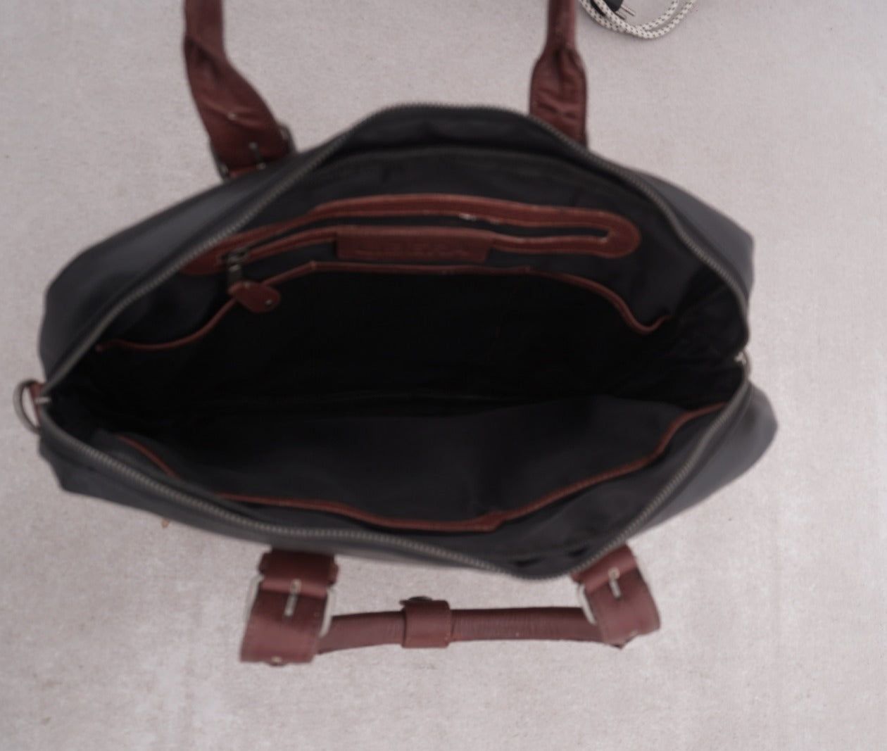 LOT NO. LS-092: GRAINED LEATHER TECH FOLIO